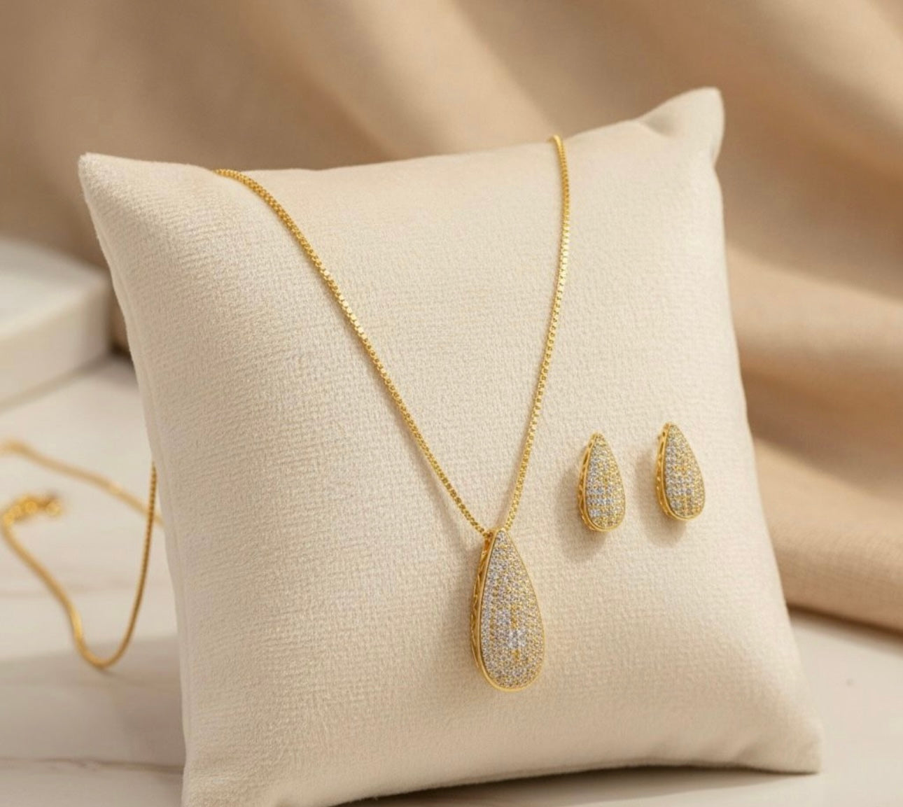 Golden Teardrop Set