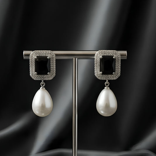 Opulent Pearl Noir Earrings